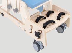База на колесах с подножкой и 2-точечными ремнями на липучке для стабилизации ступни 1