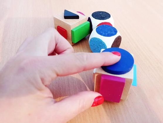 Кубики  кольору та геометричні форми за методикою Монтессорі 5