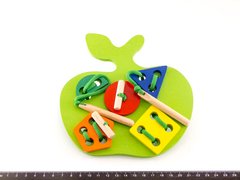 Дерев'яна іграшка - шнурівка Кольорове Яблуко 1