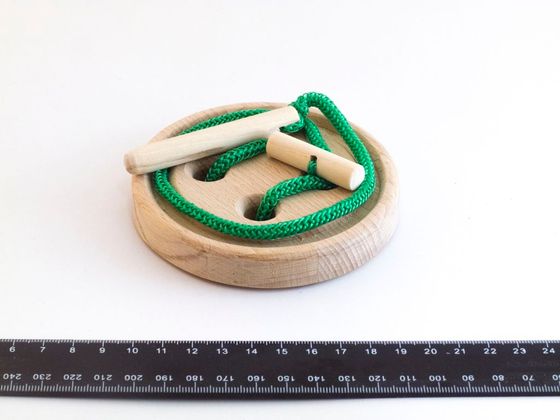 Деревянная игрушка-шнуровка Пуговица 2