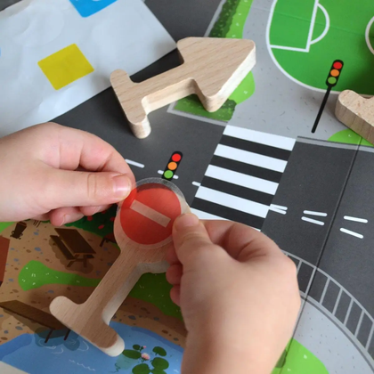 Розвиваюча дерев'яна гра Дорожні знаки з дорогами 8