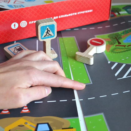 Розвиваюча дерев'яна гра Дорожні знаки з дорогами 4