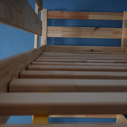 Кровать деревянная 2