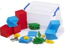 Класний набір пластикових базових математичних кубів чотири кольори в контейнері  1